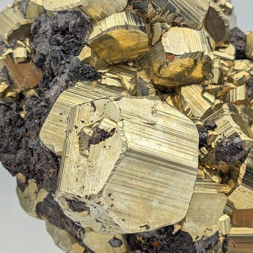 PIRITE DORÉE TRIGLIFCA avec SFALERITE, Pérou Cristaux sur, Verzamelen, Mineralen en Fossielen