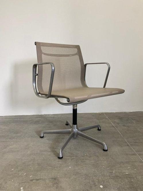 ICF - Charles & Ray Eames - Stoel - EA107 - Aluminium, Antiek en Kunst, Antiek | Meubels | Stoelen en Sofa's