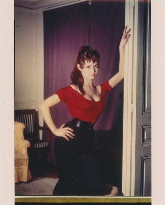 Philippe Halsman - Brigitte Bardot chez elle à Paris en 1951, Antiquités & Art, Art | Objets design