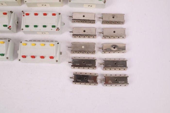 Märklin H0 - Elektronica (20) - 10 schakelkasten en 10, Hobby en Vrije tijd, Modeltreinen | H0