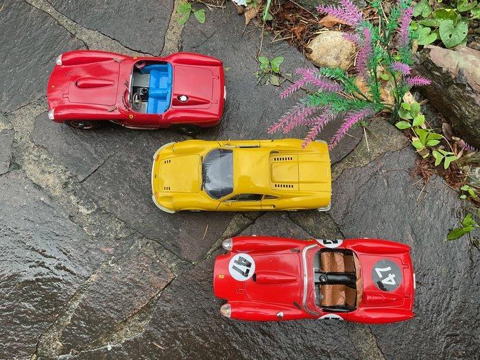 Anson, Burago 1:18 - Modelauto (3) - Ferrari 250 Testa Rossa, Hobby en Vrije tijd, Modelauto's | 1:5 tot 1:12