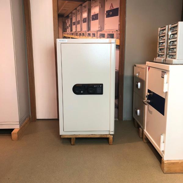 Gebruikte inbraakwerende kluis Office 104, Huis en Inrichting, Brandblussers en Brandkasten, Gebruikt, Verzenden