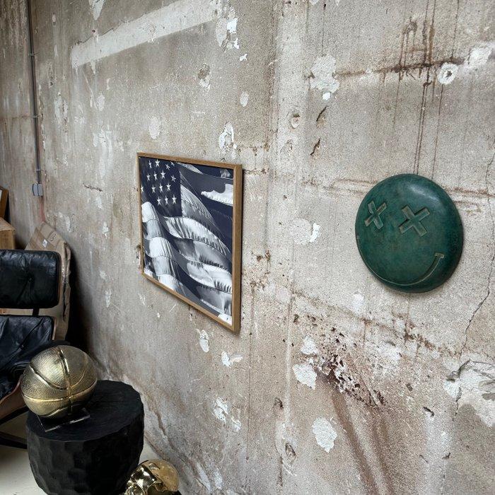 Mitch Richmond (1983) - Keep Smiling! - Wall Sculpture, Antiek en Kunst, Kunst | Designobjecten