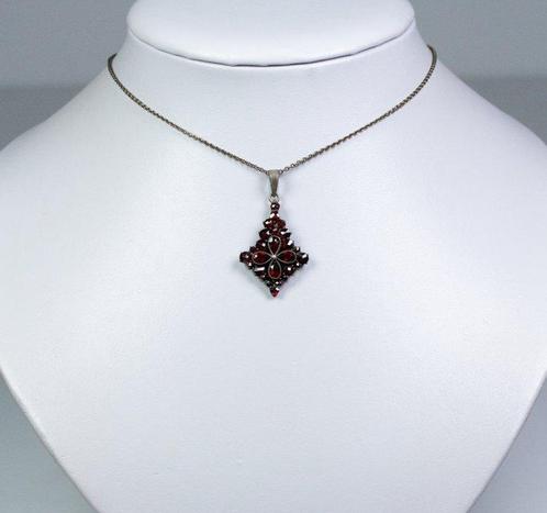 Sans Prix de Réserve - Pendentif Tombak - grenats bohèmes, Handtassen en Accessoires, Antieke sieraden