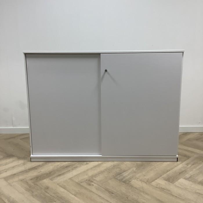 Kinnarps schuifdeurkast vv 4 legborden en sleutel (hxbxd), Maison & Meubles, Armoires | Autre
