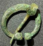 Viking periode Brons Elegante -vormige gesp versierd met, Antiek en Kunst