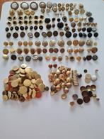 Naaiset - 1400 knopen en linten