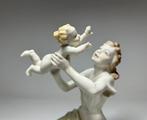 Hutschenreuther - Beeldje - Mother with Child by Karl Tutter