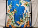 elegante Japanse Furisode Kimono met Kicho-schermen en