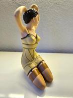 Sculpture, Lingerie dame Jaren 50 - 21 cm - résine