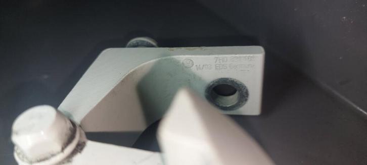 7H0 831 401 DEUR SCHARNIER LINKS BOVEN Volkswagen Transpo..., Auto-onderdelen, Carrosserie, Gebruikt, Volkswagen, Links, Deur