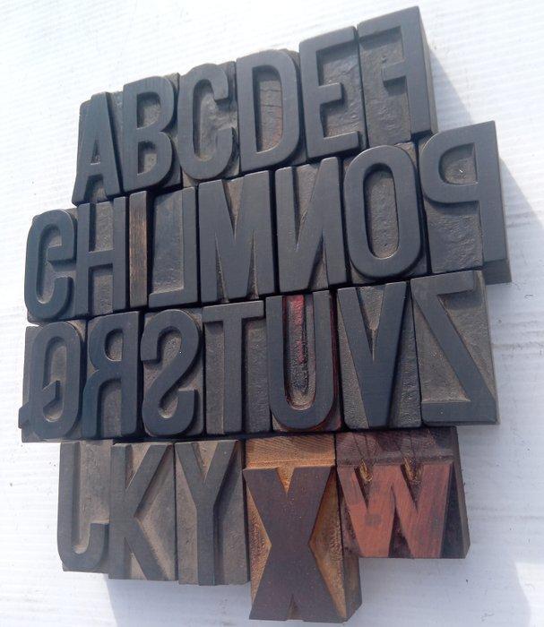 Drukblokken (26) - Italië - Volledig Engels alfabet, Antiek en Kunst, Antiek | Wandborden en Tegels