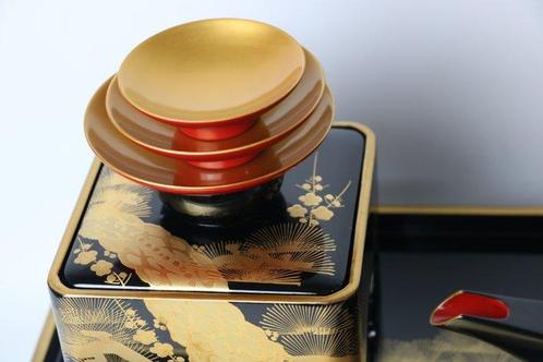 Wajima-stijl gelakte sake-set met goud Maki-e oud, Antiek en Kunst, Antiek | Overige Antiek