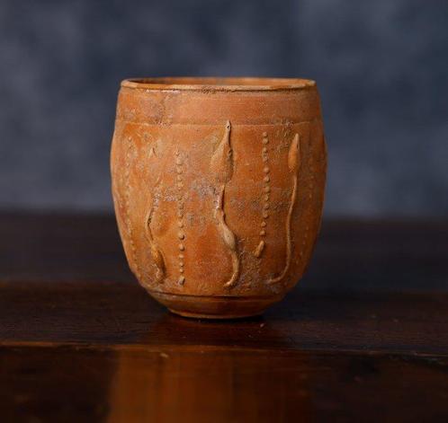 Oud-Romeins Ceramic barbotine - 8 cm, Verzamelen, Mineralen en Fossielen