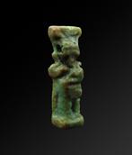 Oud-Egyptisch Faience amulet van Godin Isis die Horus