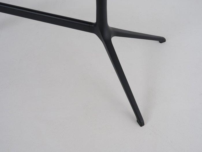 Kristalia - Neuland. Paster & Geldmacher - Tafel - ABS,, Antiek en Kunst, Kunst | Designobjecten