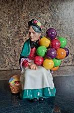 Royal Doulton - Beeldje - Old Balloon Seller and Little Boy