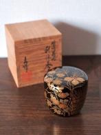 Natsume - Boîte à thé laquée noire ornée d’herbes d’automne, Antiquités & Art