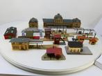 Schaal H0 SET Station baden - perrons - diverse items..., Hobby & Loisirs créatifs, Trains miniatures | HO, Ophalen of Verzenden