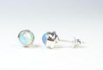 Ethiopische Opal / Welo-opal 2 oorknopjes / cabochon /, Verzamelen