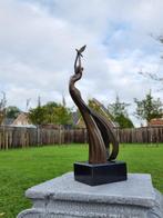 Grande dame artistique en bronze avec oiseau - Bronze,, Antiek en Kunst, Kunst | Designobjecten