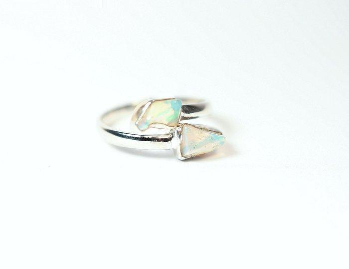 Ethiopisch Opal / Welo-Opal Ring / nieuw- 2.9 g - (1), Verzamelen, Mineralen en Fossielen