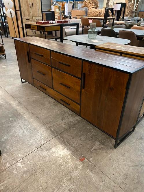 Mumbai dressoir, acacia (nieuw, outlet), Huis en Inrichting, Kasten | Dressoirs, Nieuw, Overige houtsoorten, Metaal