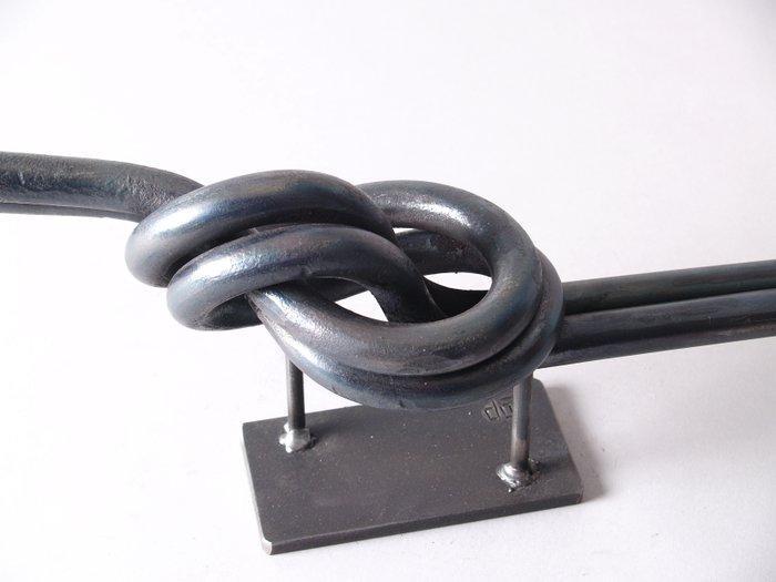 Carmen Lop - Big knot con dos barras de acero de Ø16mm. NO, Antiek en Kunst, Kunst | Designobjecten