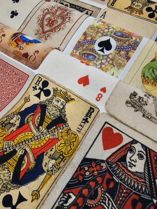 Tessuto Limited Edition met speelkaarten - interieurontwerp, Antiek en Kunst, Antiek | Tapijten, Tafelkleden en Textiel