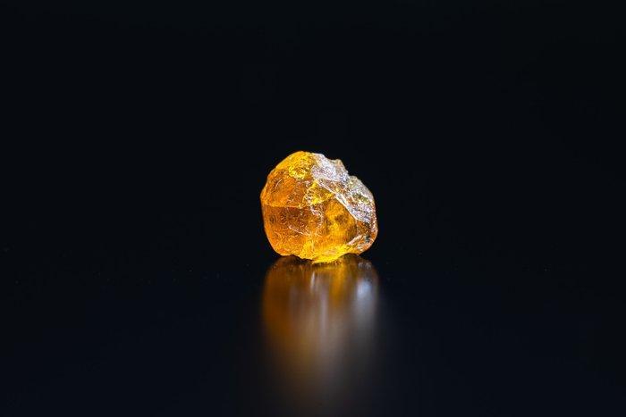 UITZONDERLIJK Spessartietkristal van granaat FANTA 2,15, Verzamelen, Mineralen en Fossielen