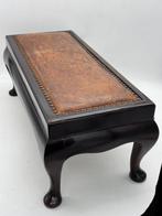 SWATER Factory. L.T - Ottoman - Potjes Queen Ann - Acajou -
