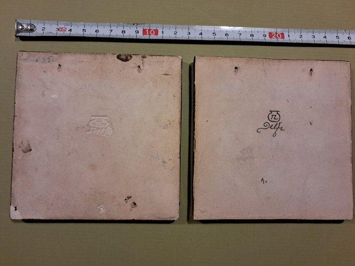 Carreau (2) - Frise et Pays-Bas - De Porceleyne Fles, Delft, Antiquités & Art, Antiquités | Verre & Cristal