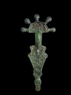 Début du Moyen Âge Bronze Très grande fibule à boucle,