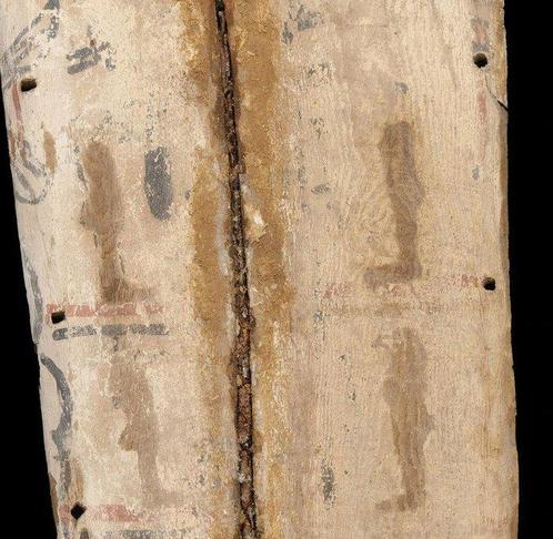 Oude Egypte, late periode Hout Fragment van sarcofaagdeksel., Verzamelen, Mineralen en Fossielen