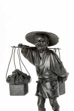 Gepatineerd brons - Een mooie gepatineerde bronzen okimono, Antiquités & Art