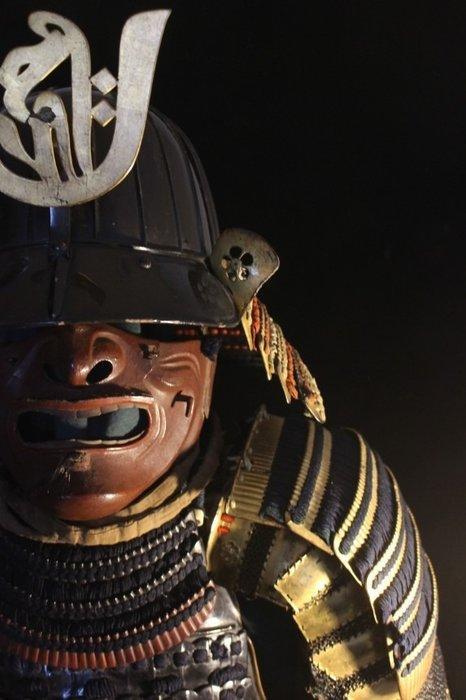 Kabuto - Japon - YOROI Gusoku avec THE JAPANESE ARMOR, Antiek en Kunst, Antiek | Overige Antiek