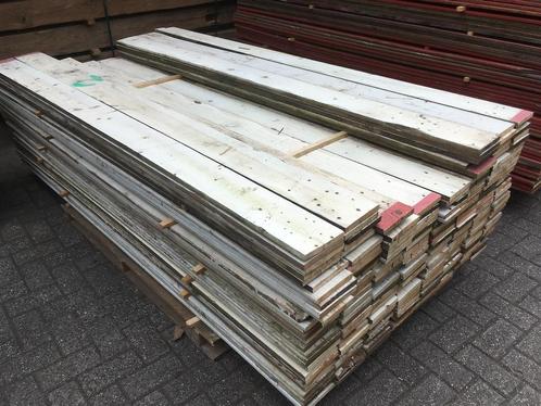 Witte en rode oude geverfde planken van recuperatie hout, Doe-het-zelf en Bouw, Vloerdelen en Plavuizen, 10 tot 30 cm, 150 cm of meer