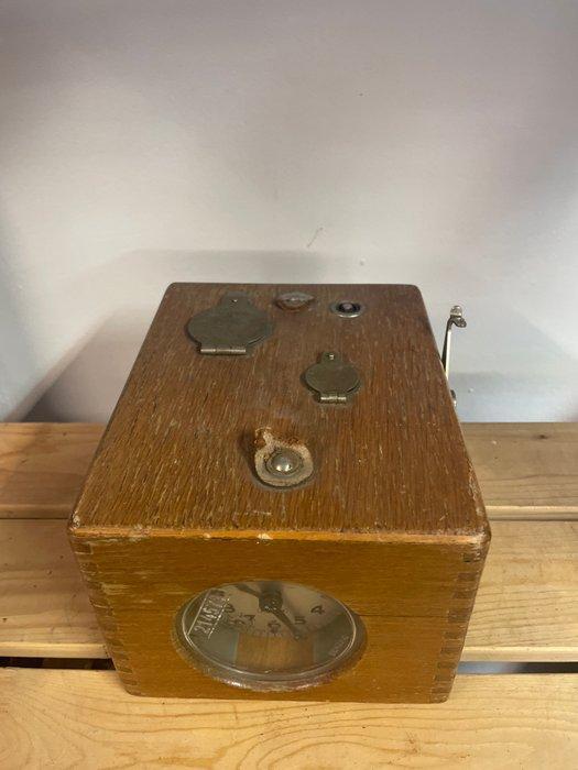 Klok - Benzing - Hout, Metaal - 1950-1960 - Duivenklok, Antiek en Kunst, Curiosa en Brocante