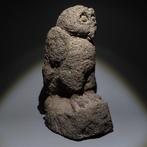 Azteca vulkanisch gesteente Beeld van een uil. 1200-1500