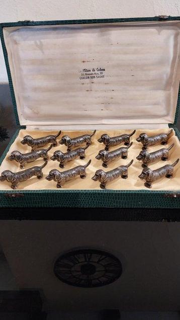 Messensteun (12) - teckels - zilver metaal