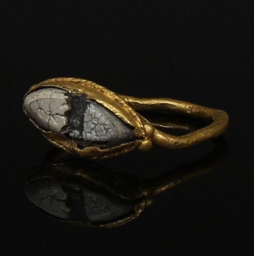 Oud-Romeins Goud Ring met agaat. Spaanse exportvergunning., Verzamelen, Mineralen en Fossielen