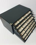 Accessoires. Mobiletto portagioie in ecopelle nera per 48, Postzegels en Munten