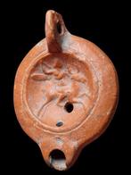 Oud-Romeins Terracotta, Extreem Rare Diana on Deer Olielamp, Antiek en Kunst