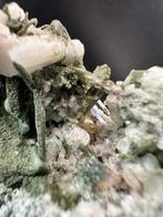 De groene kroon van de ALPI - gekleurd kwarts met ADULARIET, Verzamelen