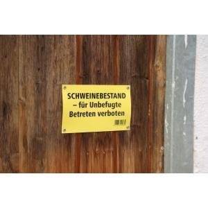 Waarschuwingsbord: „varkenspopulatie – verboden voor, Tuin en Terras, Schuttingen