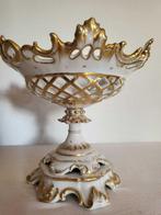 Fruitmand (2) - Porselein - Paar opengewerkte bekers op voet, Antiek en Kunst, Antiek | Glaswerk en Kristal