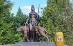 Sculpture, indrukwekkend groot bronzen beeld vaneen amazone
