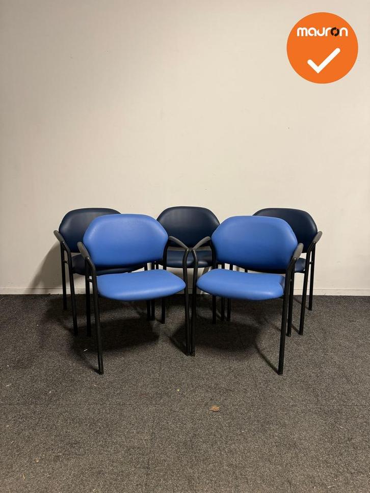 Vergaderstoel - Ahrend 320 - blauw kunstleer - zwart frame -, Articles professionnels, Aménagement de Bureau & Magasin | Mobilier de bureau & Aménagement