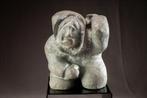 Oude vrouw - Basalt beeldhouwwerk - Eskimo-kunst - Paul