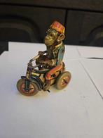 Arnold - Arnold Boby Tin Wind-Up Monkey On A Tricycle Toy,, Antiek en Kunst, Antiek | Speelgoed